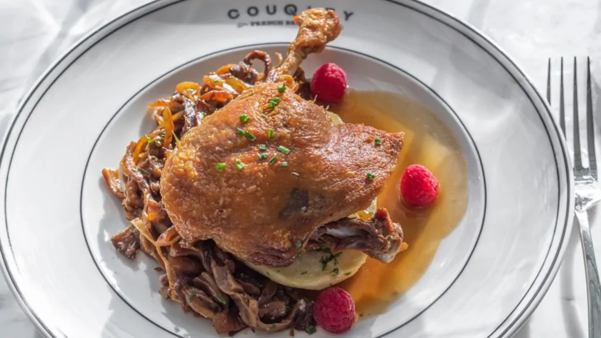 Confit de Canard : Croustillant et Savoureux, à la Française