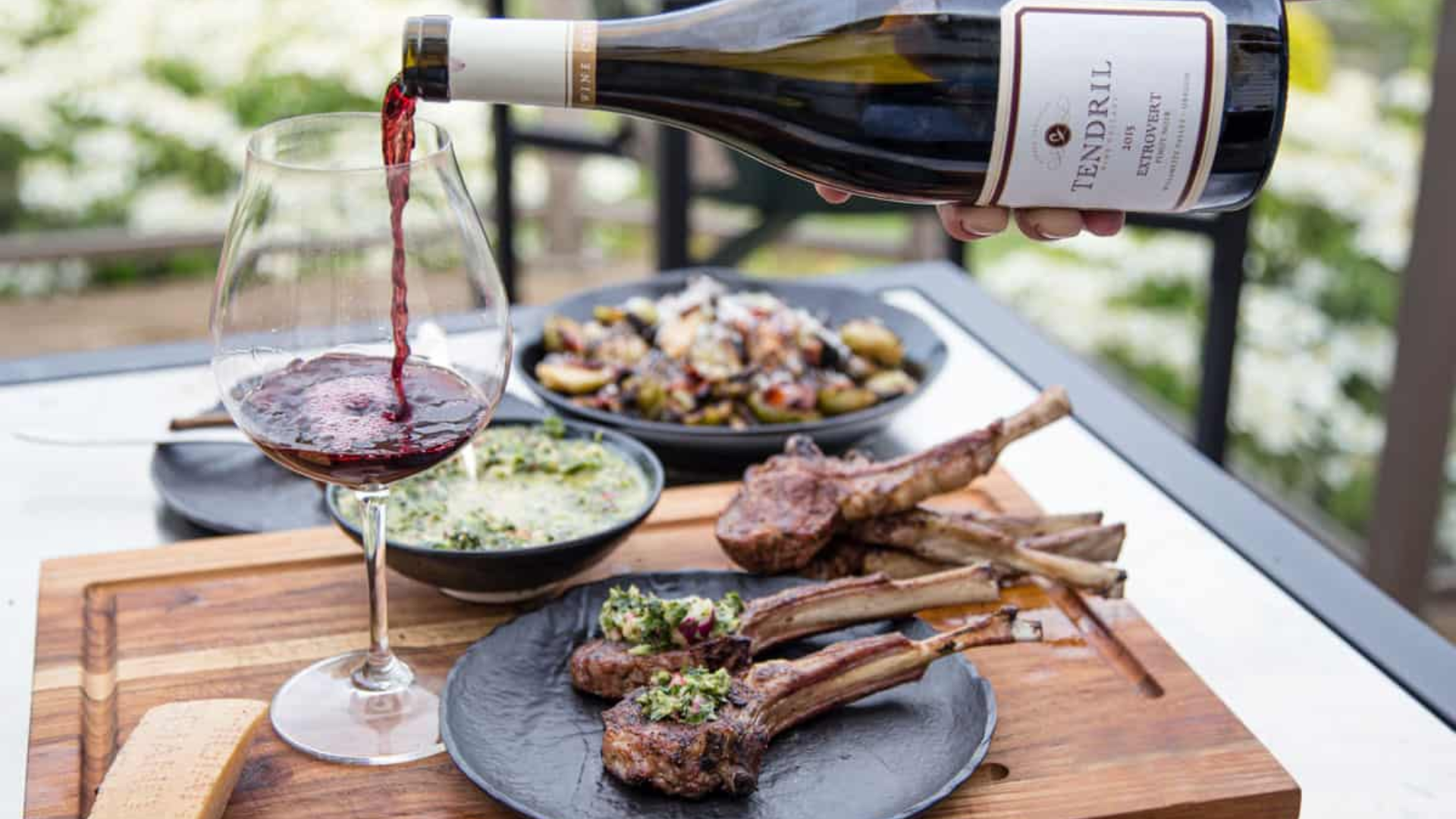 Vin Rouge ou Vin Blanc : Quel Accord avec les Plats de Viande Français ?
