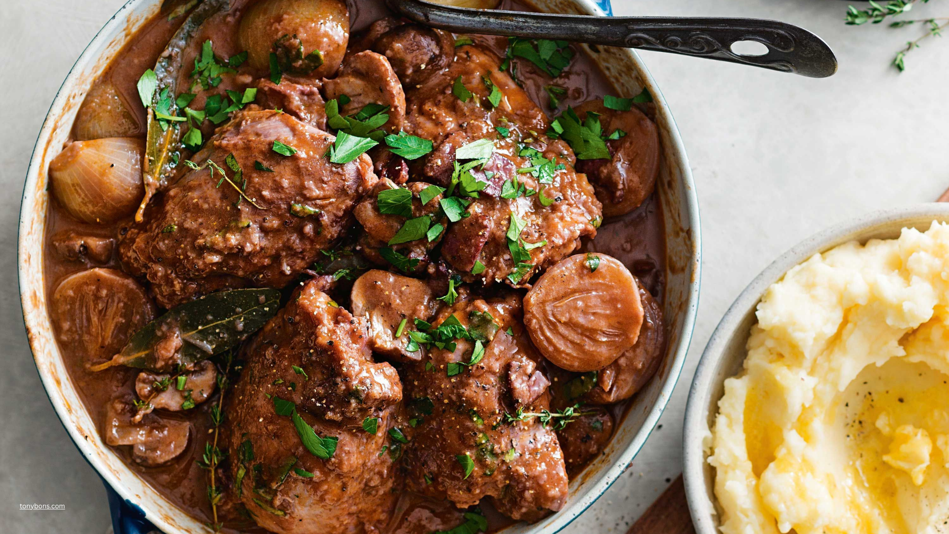 Coq au Vin : Le Ragoût de Poulet Français Par Excellence
